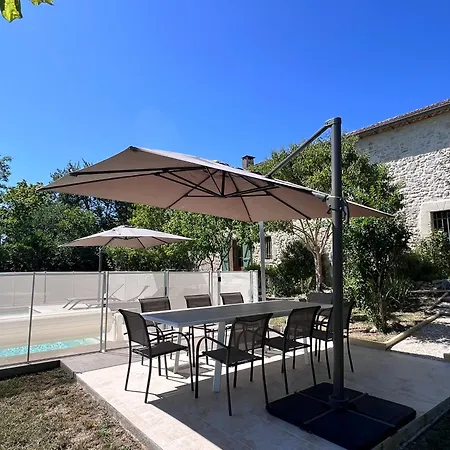 بيت للعطل Superbe Maison En Pierre Avec Piscine